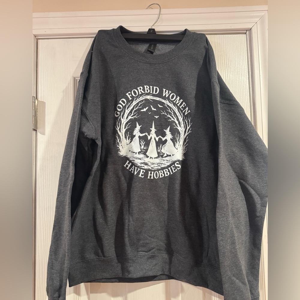 Women's Halloween/witch Gray Graphic Sweater